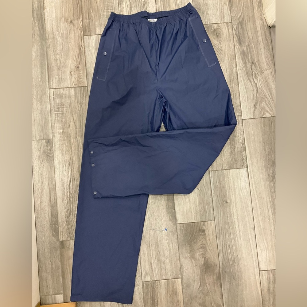 Columbia Men's Dark Blue Cargo water proof pants